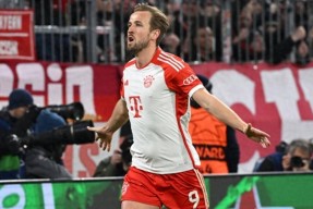 九游体育-凯恩重返赛场，领先优势明显首场状态出色，加拿大队观众沸腾！