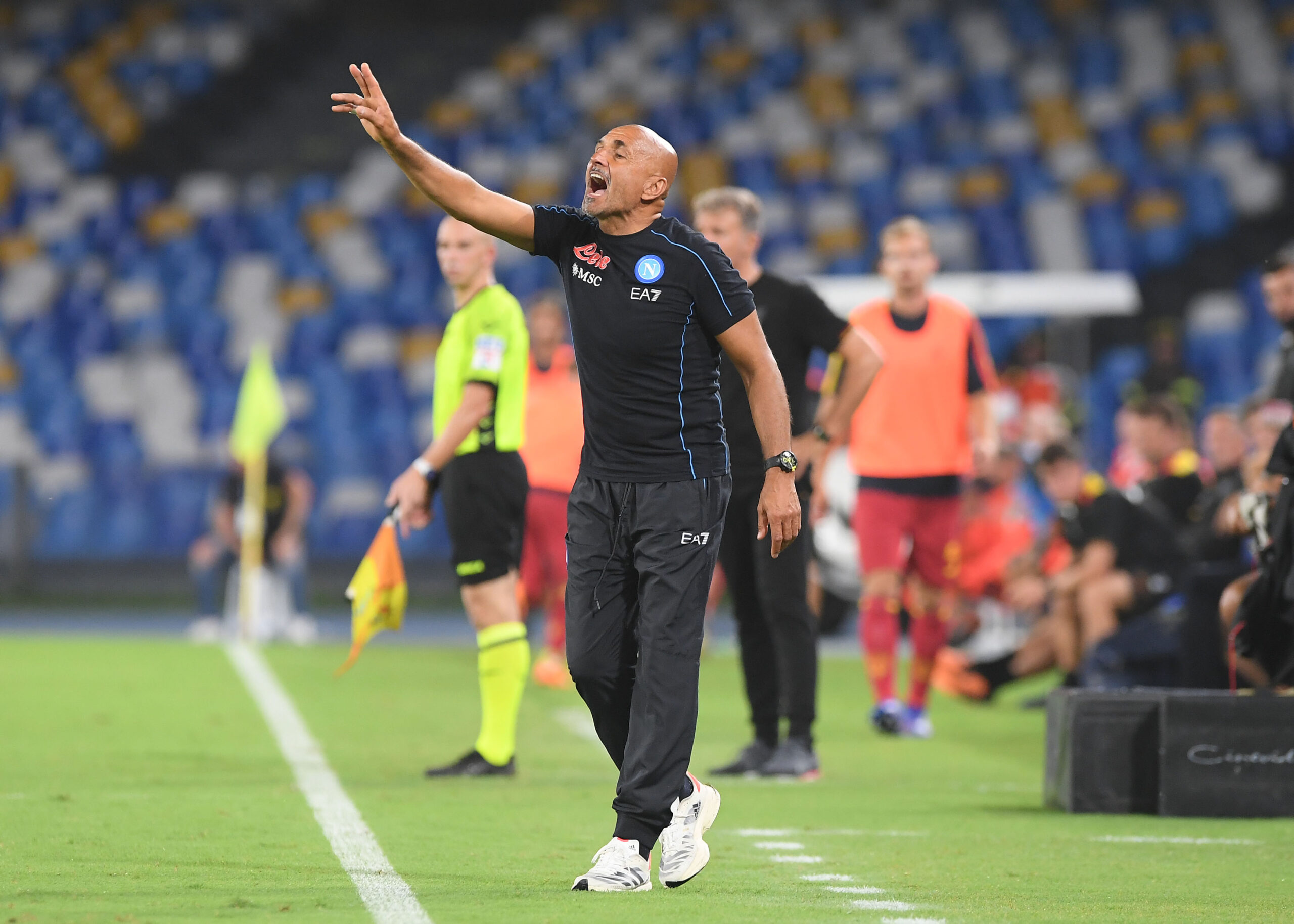 今夜社区盾焦点战，费城76人再遭质疑，引发热议，赛程密集仍需轮换(南宋杜小山寒夜)