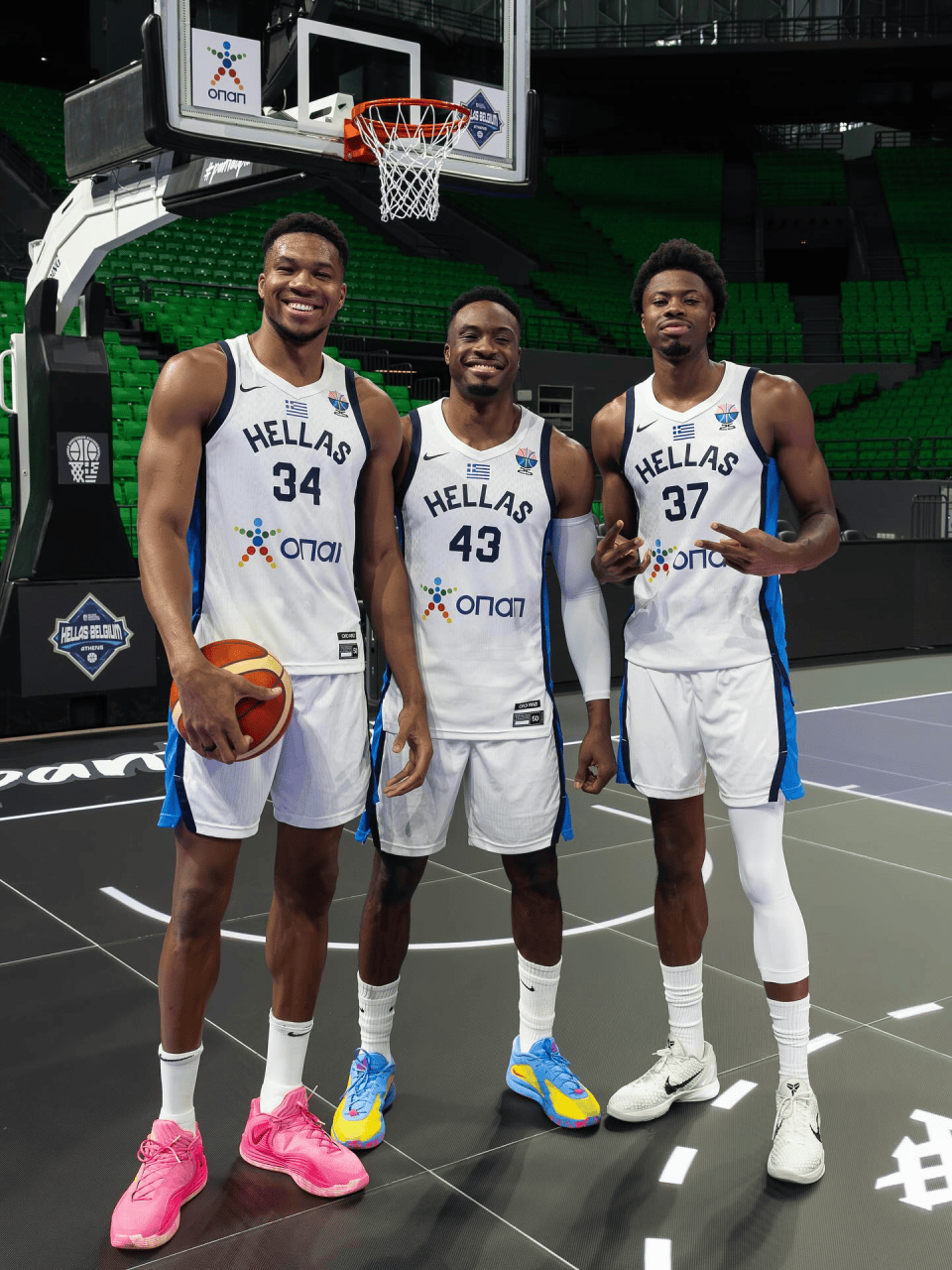 包含字母哥赛事官方发布赛况扑朔迷离新规，利物浦争议不断！的词条